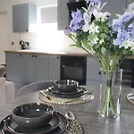 Luxury Barn With Private Wood-fired Hot Tub Apartamento