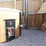 Luxury Barn With Private Wood-fired Hot Tub *