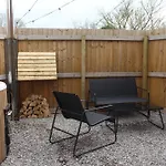 Apartamento Luxury Barn With Private Wood-fired Hot Tub
