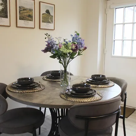 Luxury Barn With Private Wood-fired Hot Tub Apartment Selby